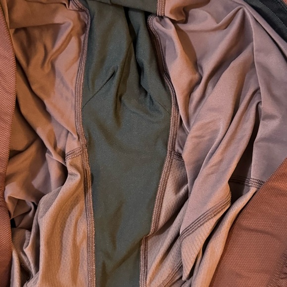 lululemon X Barry's Stronger as One Lined Short

#154 - Picture 6 of 9